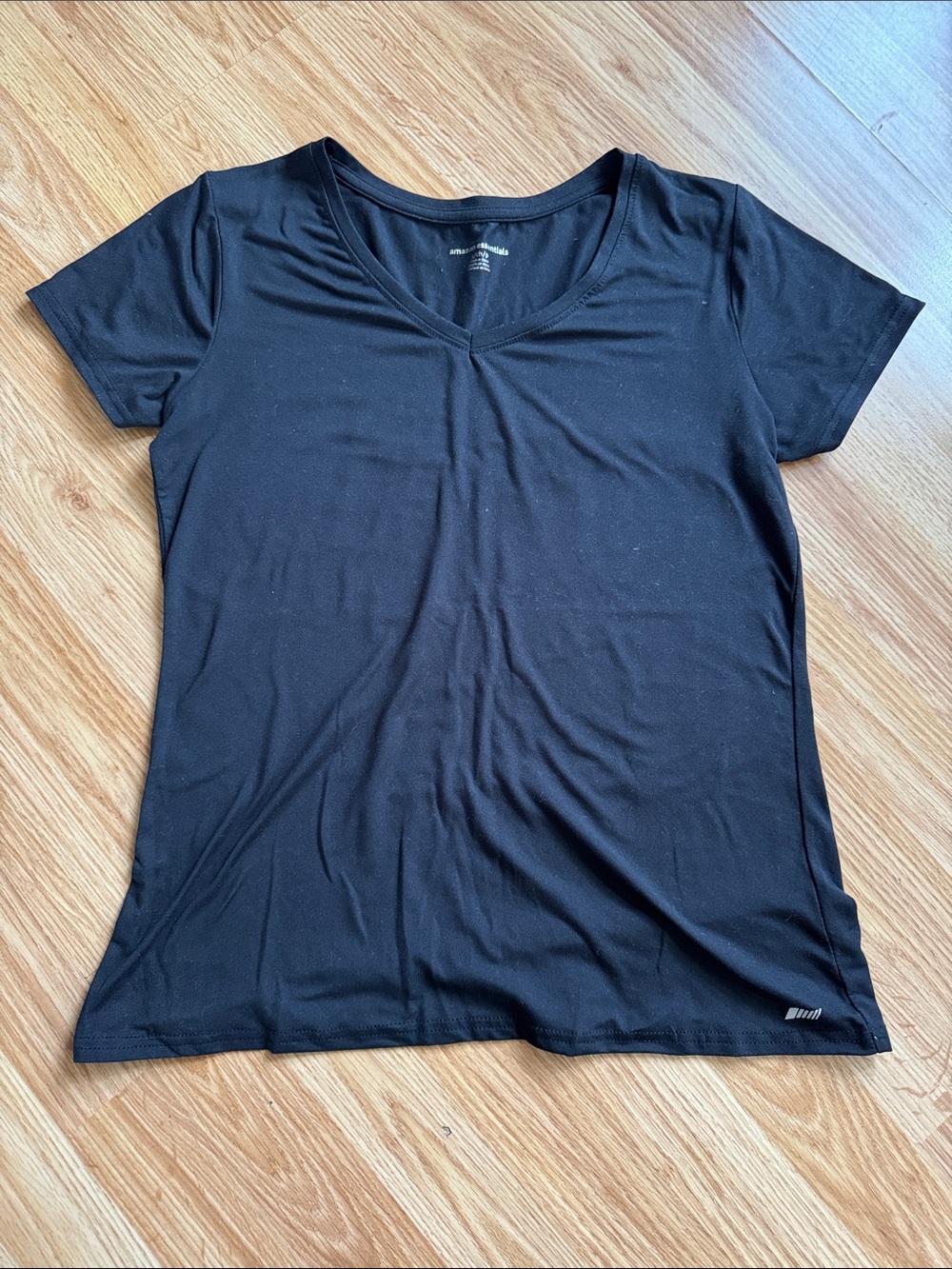 Amazon Essentials V-Neck Women's Tee - S